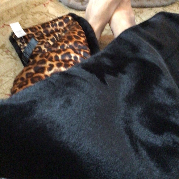 NWT faux leopard reverse stole WHBM - Picture 5 of 6